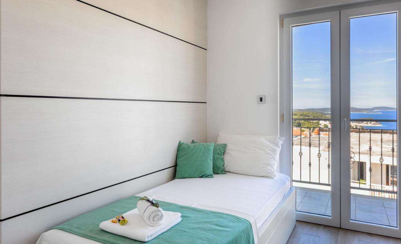 Deluxe Apartments Primi Hvar Town Extérieur photo